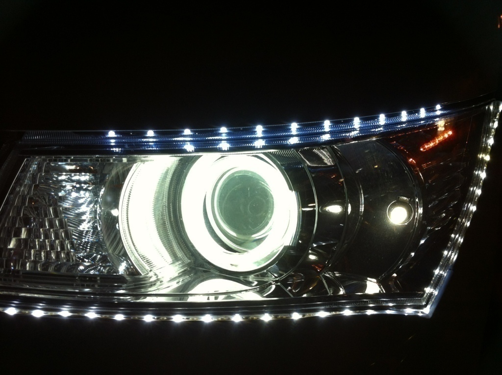 純正⇒イカリング加工ヘッドライト交換・取付🎶（スズキ パレットSW