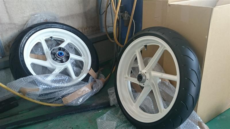 フロントホイールワイド化 3.5J CBR400RR NC29流用（ホンダ CB400