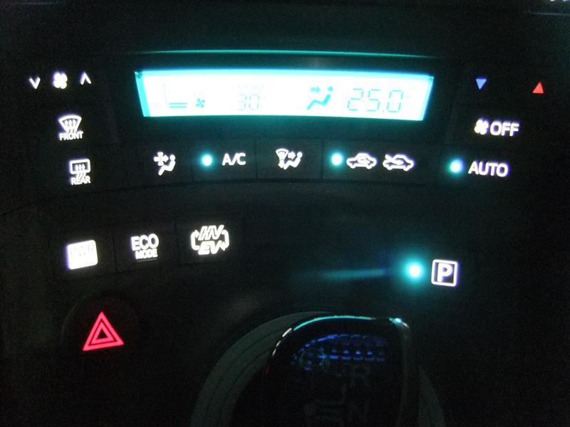 ZVW30 プリウス 後期 エアコン操作パネルの謎（裏品番）（トヨタ