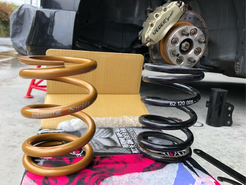 車高調のスプリング交換（車体に付いたままw）（スズキ ワゴンR・MH21S
