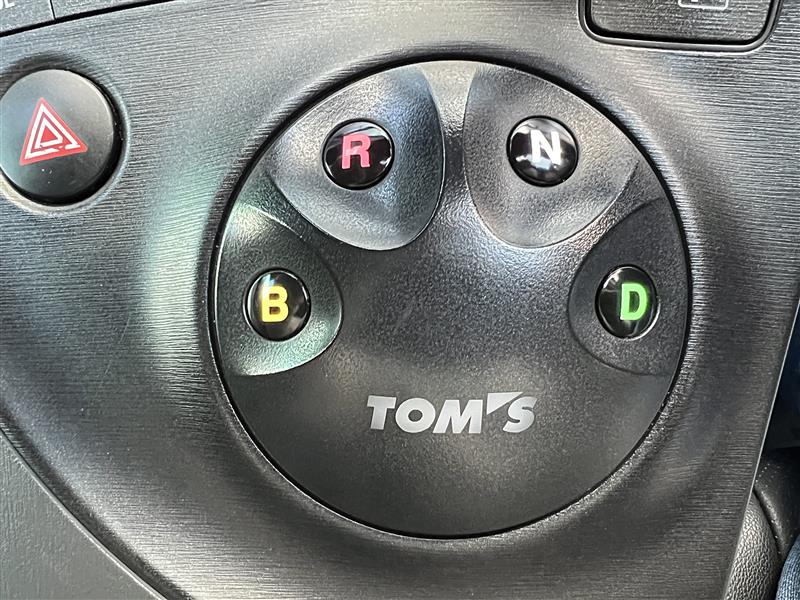トムス シフトポジションスイッチの輝度調整方法！（トヨタ プリウス