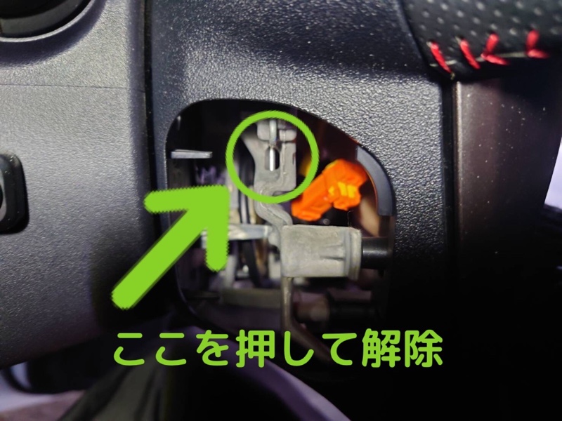 ステアリングスイッチLED打ち替え😎（トヨタ プリウス G's・30系）by