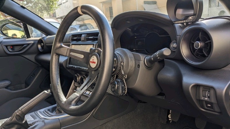 GR86 社外ステアリング交換(スイッチ類移設+ラフィックスGTC)（トヨタ