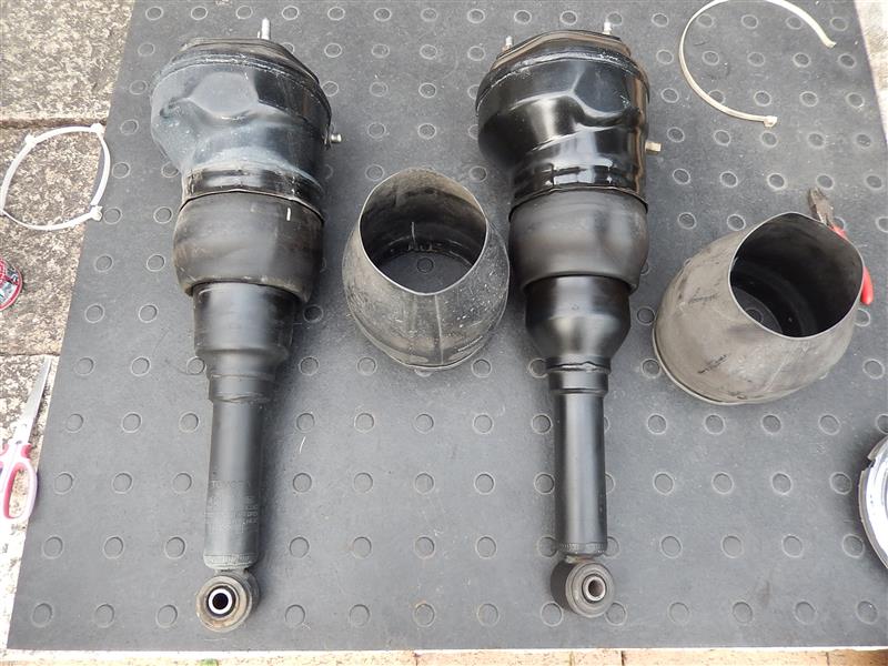 センチュリー右側フロントエアサス交換（トヨタ センチュリー（セダン