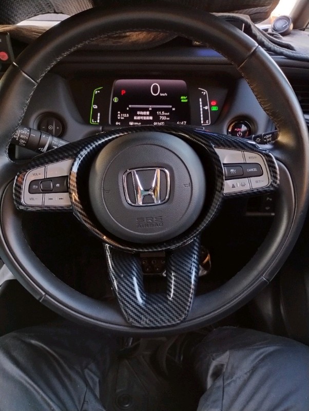 ステアリングの三本目のスポーク追加（ホンダ フィットハイブリッド