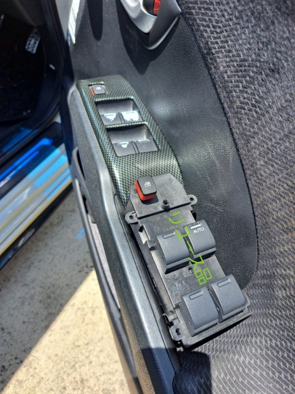 パワーウィンドウスイッチ(運転席側)交換(190080㎞)（ホンダ フィット