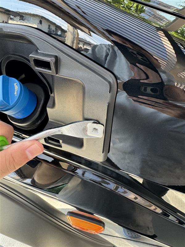 ランクルベース オリジナル尿素リッドに交換（トヨタ ランドクルーザー