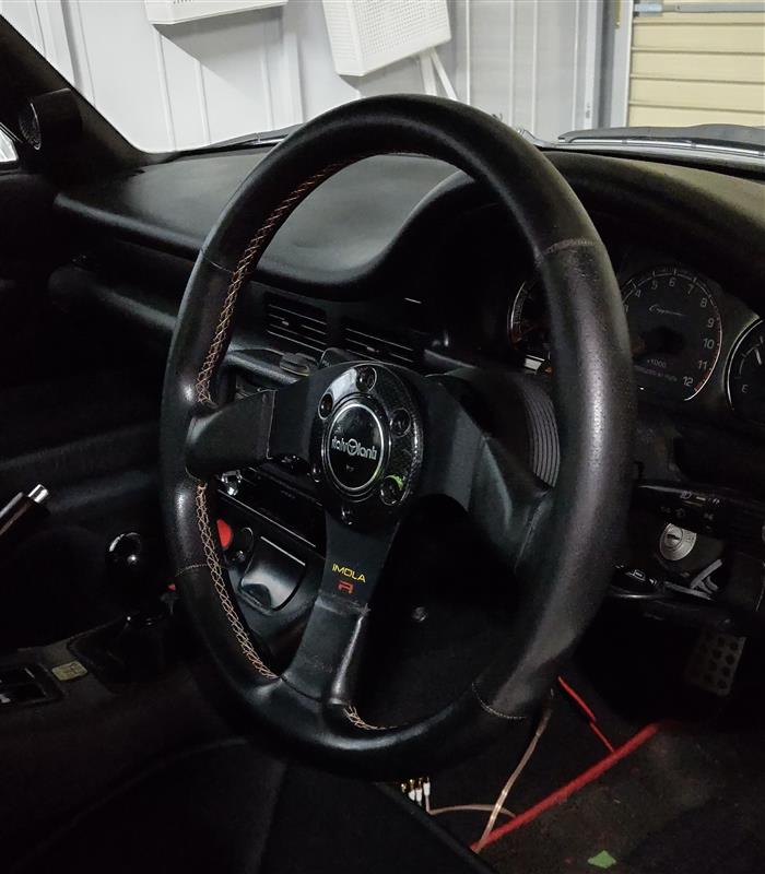 色々なステアリングを使用して楽しんでました。（スズキ カプチーノ