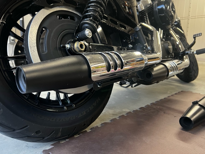 北米マフラー 12mmパンチアウト 交換（ハーレーダビッドソン XL1200X