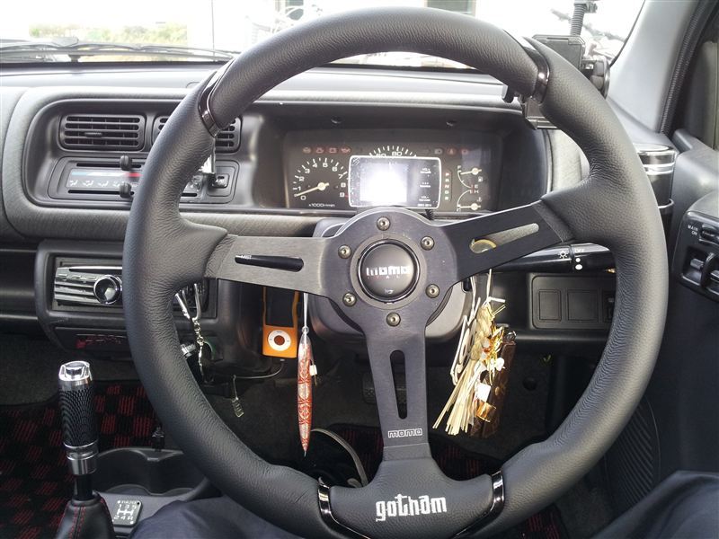Gotham Steering Wheel momo(モモ)のステアリングの口コミ・パーツ