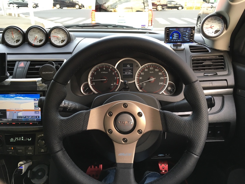 momo RACE (320mm) のパーツレビュー | スイフトスポーツ(おごおご