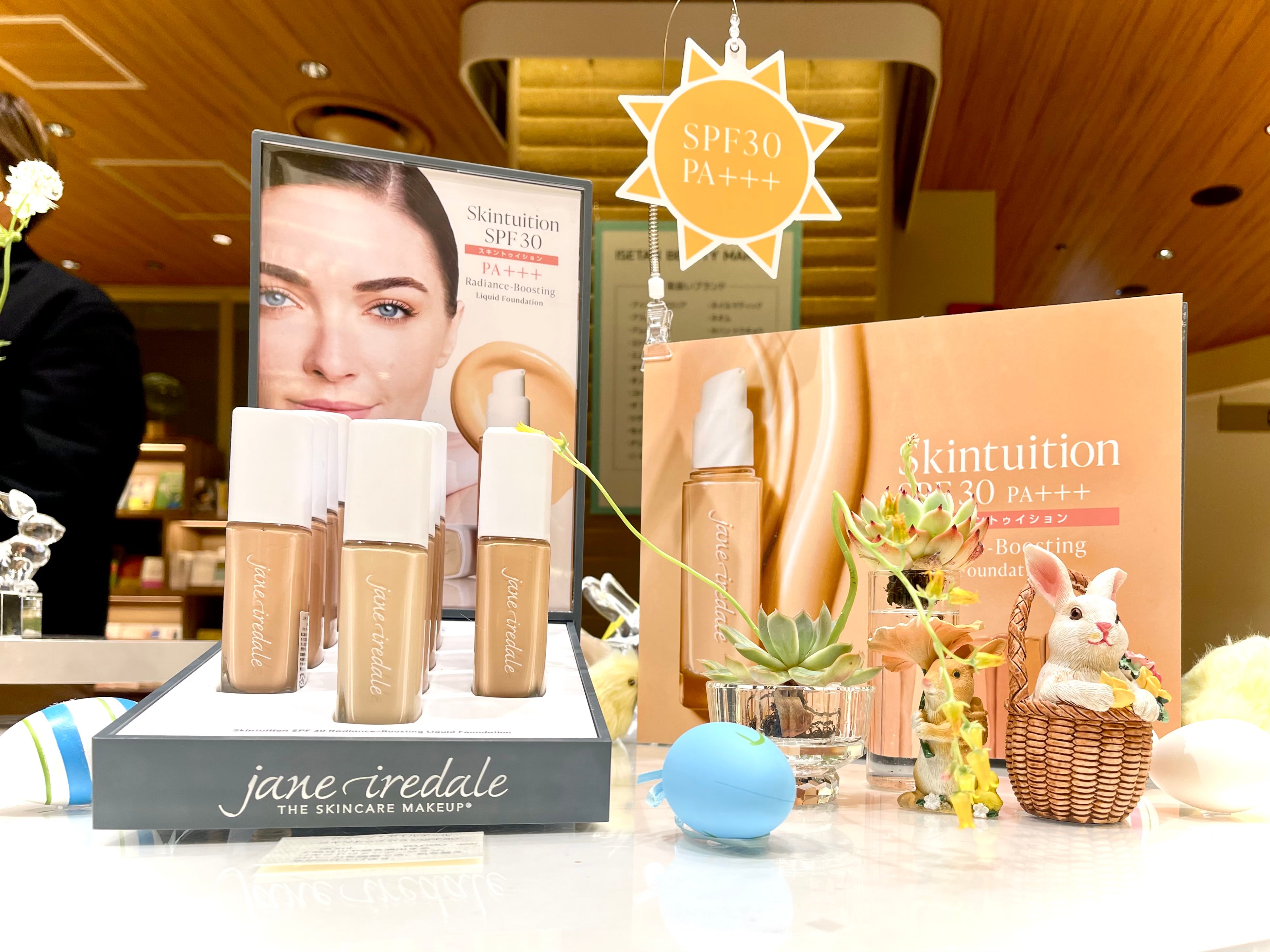 ジェーン・アイルデール待望の新作ファンデーション「スキントゥイ