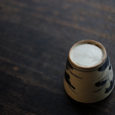 古伊万里 草花文蕎麦猪口 (江戸時代) – 逢季荘