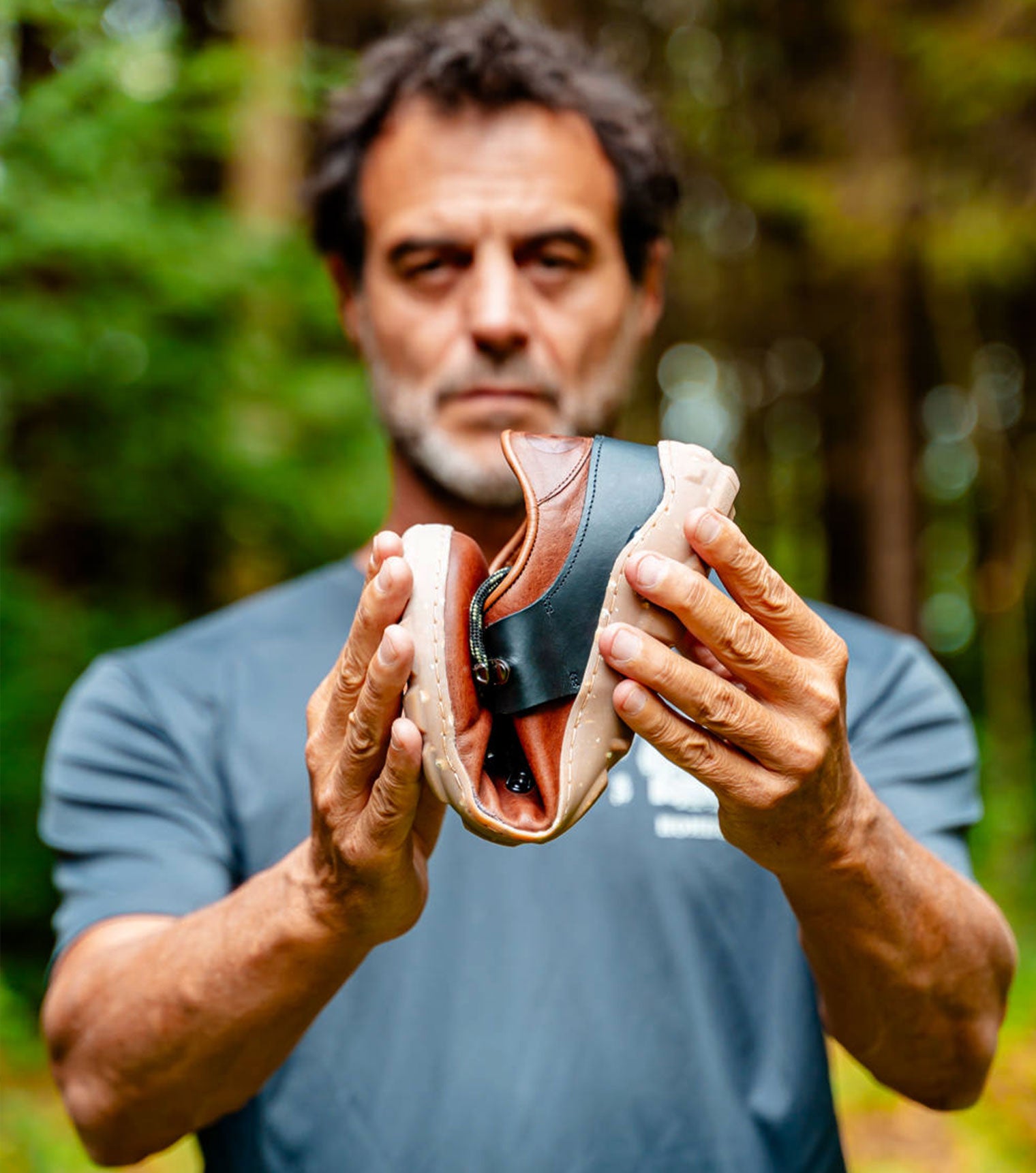 日本人のためのスタイリッシュで機能的なベアフットシューズ