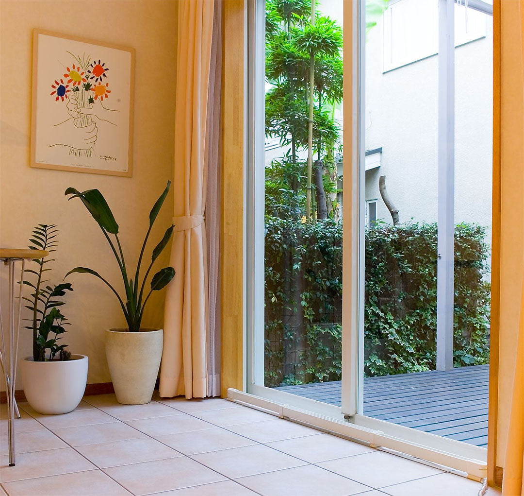 窓から部屋の寒さを解決する森永ウインドーラジエーター。W/R-900W