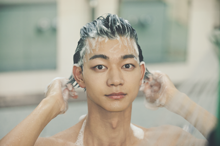 吉澤要人 ファースト写真集 「ナニモノ」発売決定！ | スターダスト