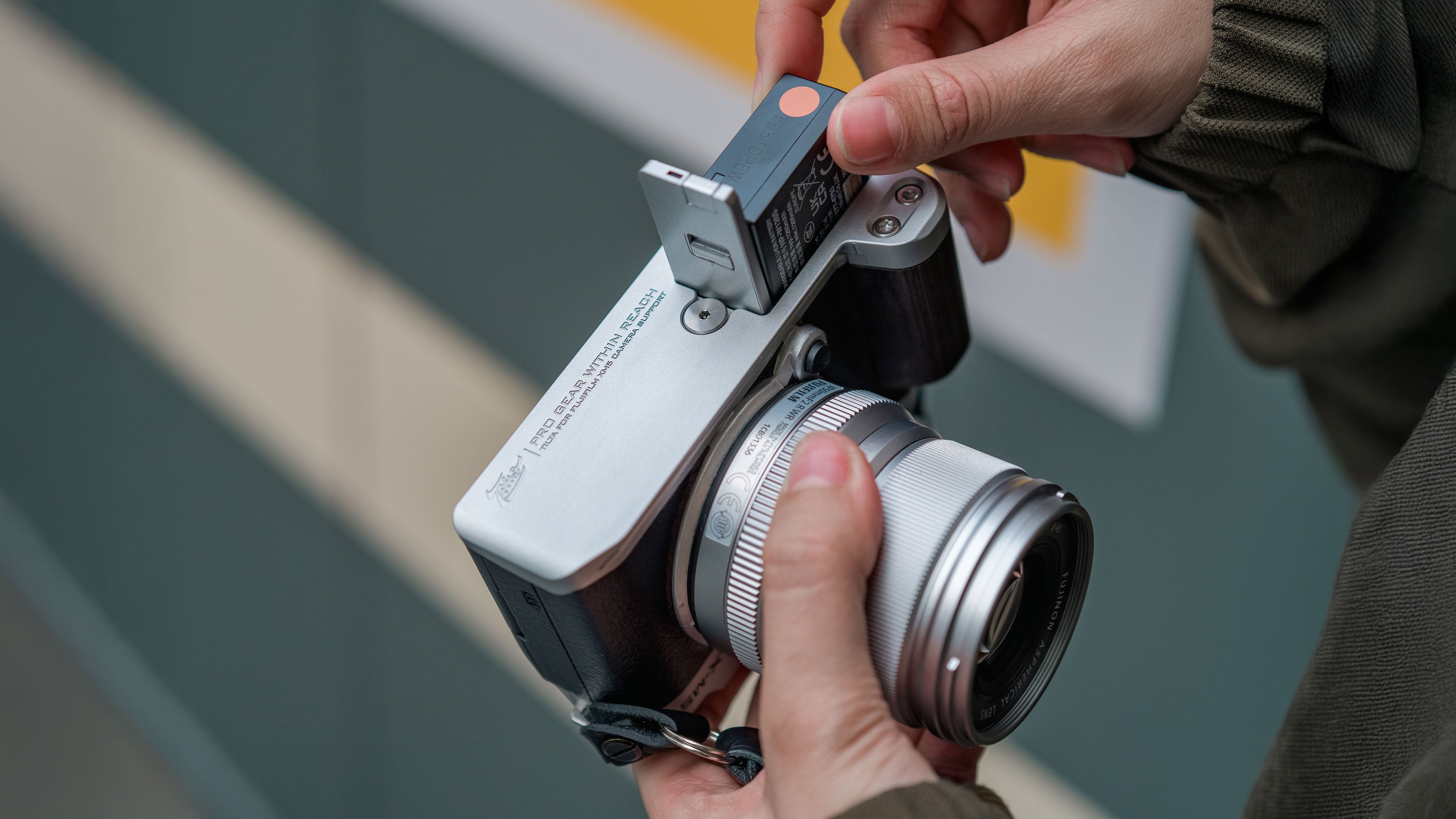 Mounting Baseplate with Wooden Grip for Fujifilm X-M5 | Tilta