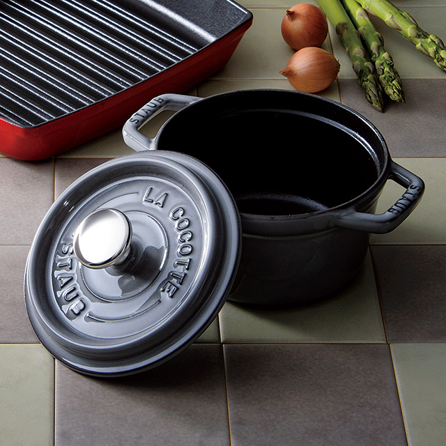 ストウブ[staub]のココット・ラウンド14cm ブラック｜お祝い・ギフトの