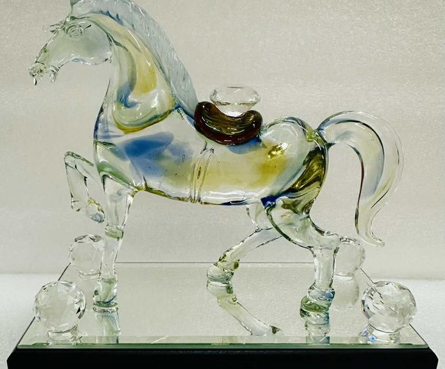 台湾 瑠璃 干支 馬 クリスタルガラス 午年 すぐ稼ぐ すぐにお金持ち 新