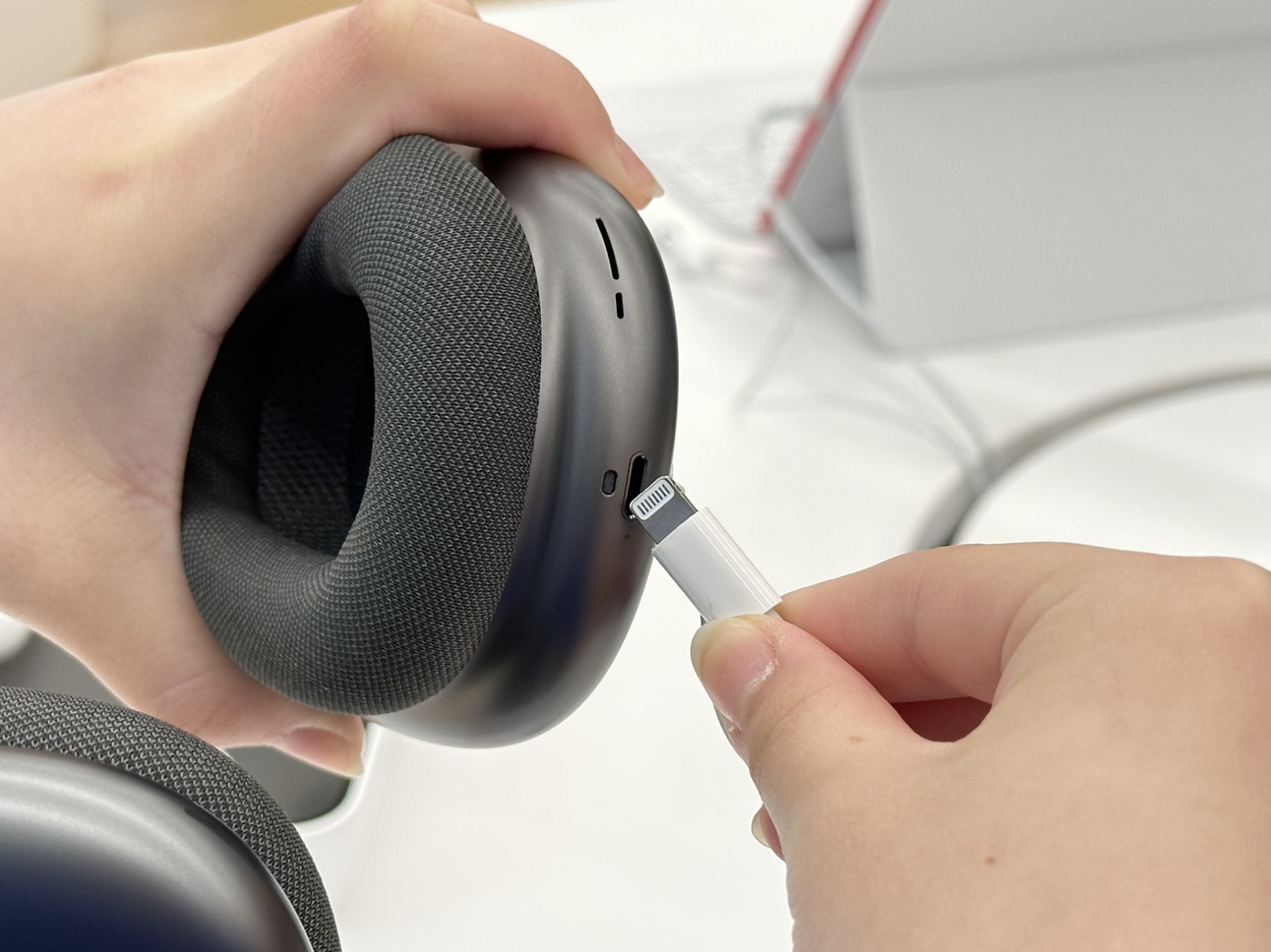 AirPods Maxの知られざる魅力をご紹介します！｜C smart公式オンライン