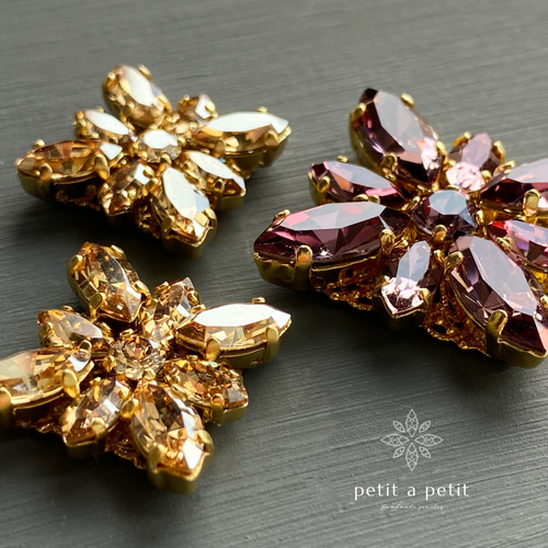 スワロフスキー®︎ ブローチ(L) clématite Ltサファイア ギフト