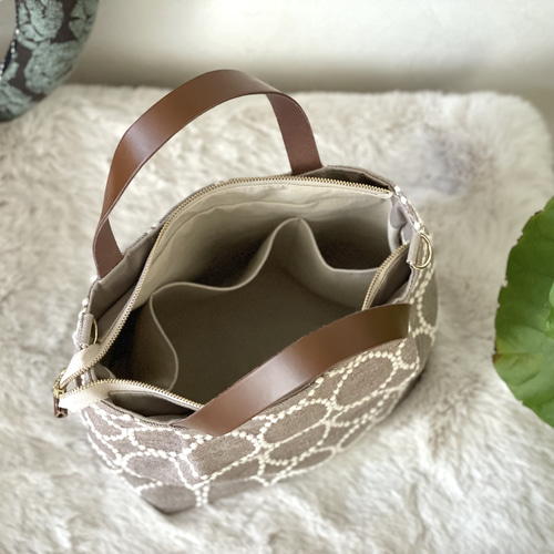 ⚮̈ミナペルホネン tambourine brown かくれんぼトート タック入