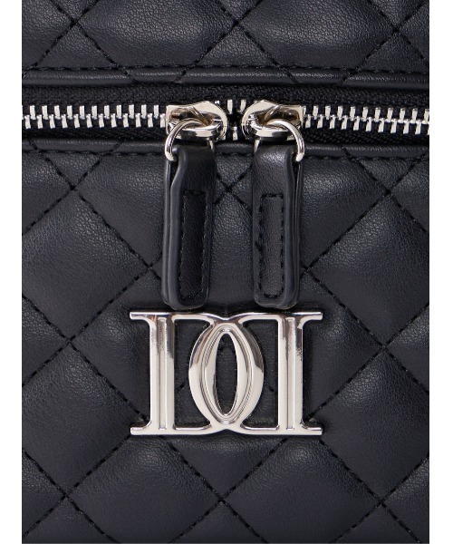 キルティングスクエアミニバッグ(シルバーパーツ)（ハンドバッグ