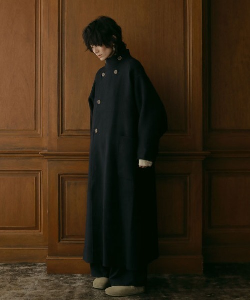 ETRE TOKYO（エトレトウキョウ）の「スタンドカラーリバーロングコート