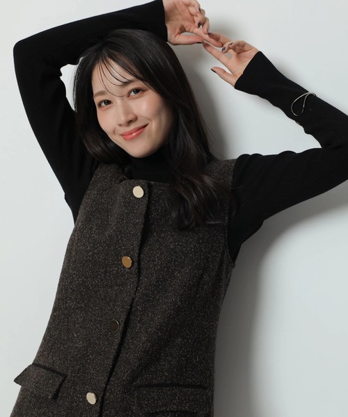 Apuweiser-riche（アプワイザーリッシェ）の「スクエアネックミニ