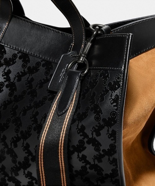 COACH（コーチ）の「フィールド トート 40 ウィズ ホース アンド
