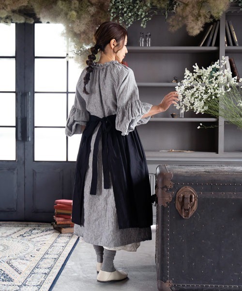CERCA（チェルカ）の「armoire*/ギャザーたっぷりコットンエプロン
