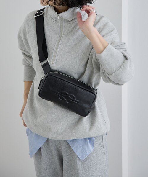 本革/290g》エンボスボディバッグ（ショルダーバッグ）｜ear