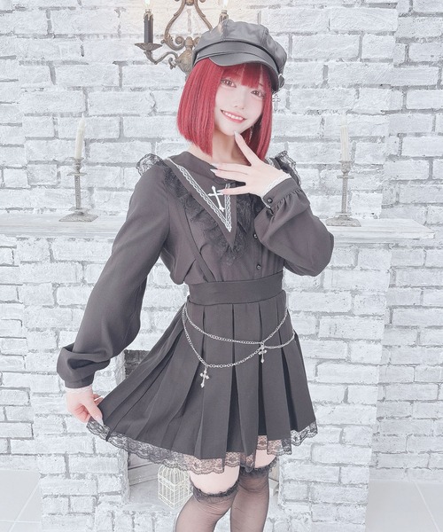 MA*RS（アメーバーマーズ）の「クロスチェーン付きプリーツスカパン