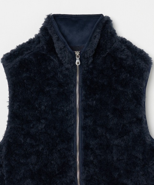 three dots（スリードッツ）の「アップサイクル エコファー ジップ