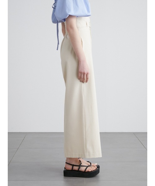 LILY BROWN（リリーブラウン）の「刺繍ハイウエストタックパンツ