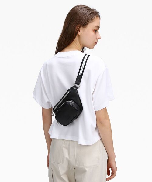 試着程度）カルバンクライン レザーウエストポーチ Calvin Klein