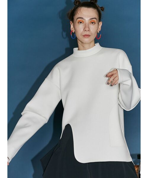 UN3D.（アンスリード）の「カーブスリットトップス（Tシャツ