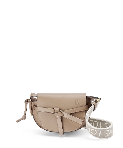 LOEWE（ロエベ）の「ゲートデュアル バッグ ミニ (ソフトカーフ＆ジャ