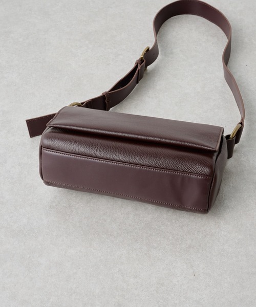 BEARDSLEY（ビアズリー）の「レザーボディバッグ（ショルダーバッグ