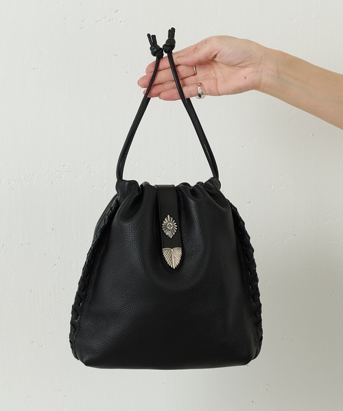 ear PAPILLONNER（イアパピヨネ）の「バックル巾着ショルダーバッグ S