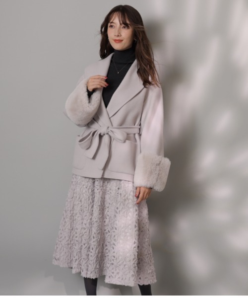 Apuweiser-riche（アプワイザーリッシェ）の「袖ファーショートリバー