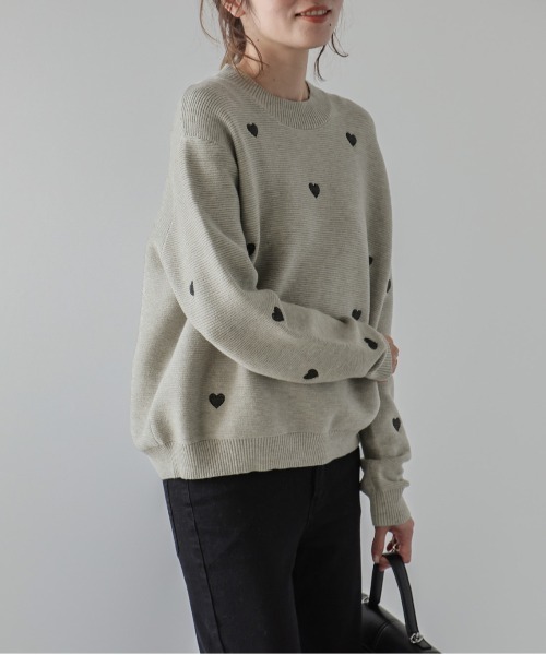 AMELY（エミリー）の「ハート刺繍ニットトップス（ニット/セーター