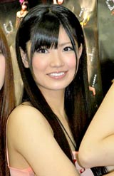 AKB48・倉持明日香、初主演舞台での“胸寄せ”に不安隠せず | オリコン