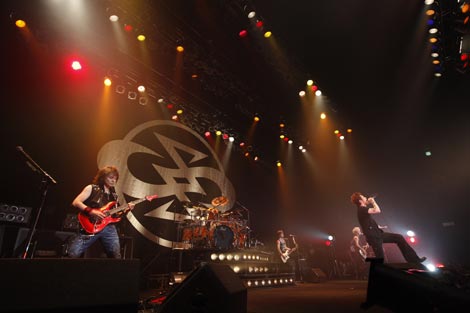 SIAM SHADE、被災地で復興ライブ 4年ぶりのステージにファン1600人が