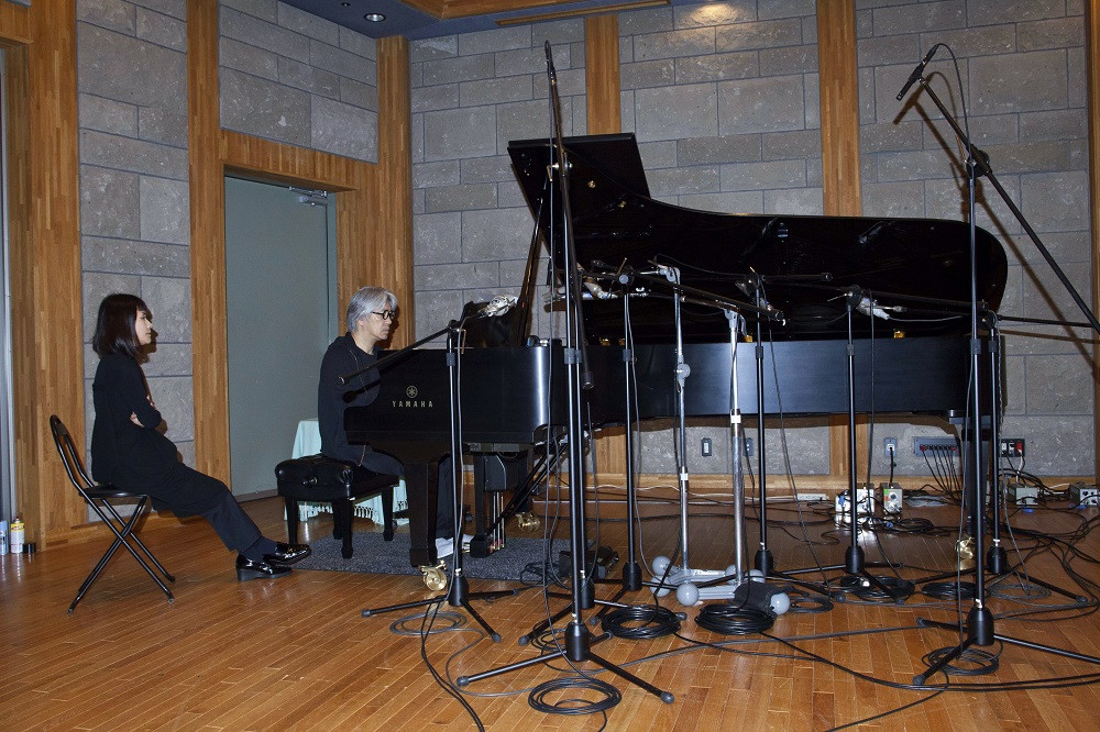 大貫妙子、坂本龍一さんとの共作AL『UTAU』制作秘話を披露 2人が紡いだ