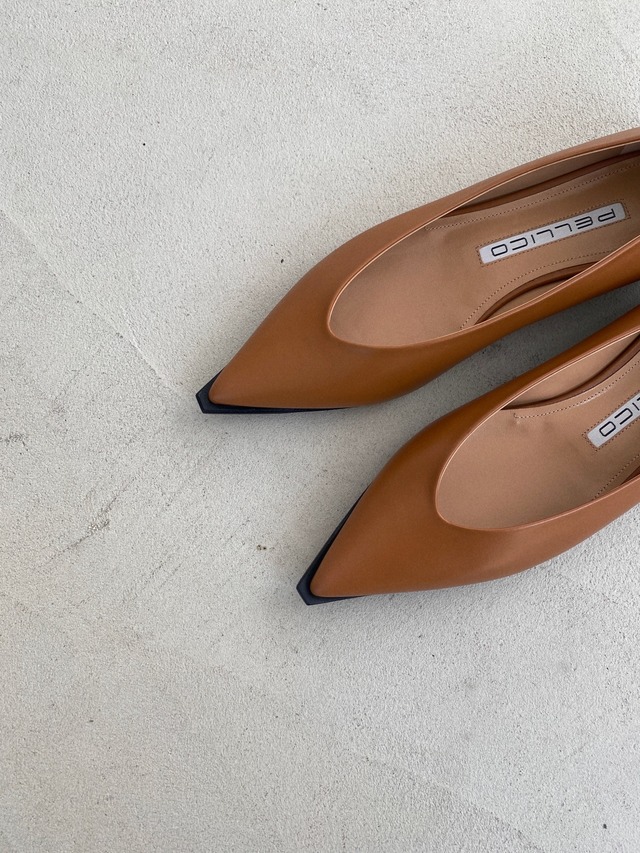 イタリアのブランド「PELLICO（ペリーコ）」のフラットパンプスを店舗