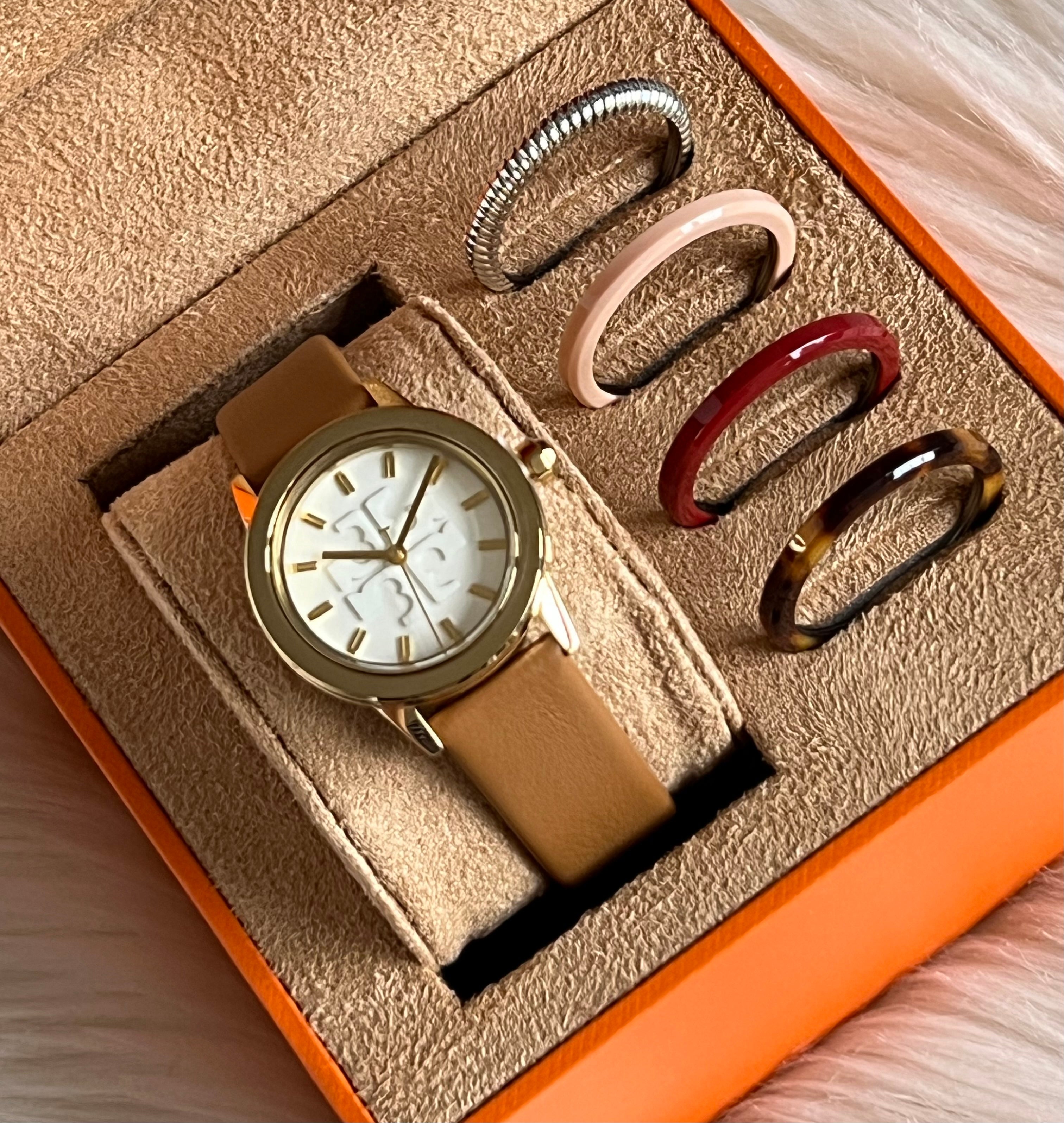 Tory Burch Gigi Leather Strap Watch Gift Set – Club de Mode