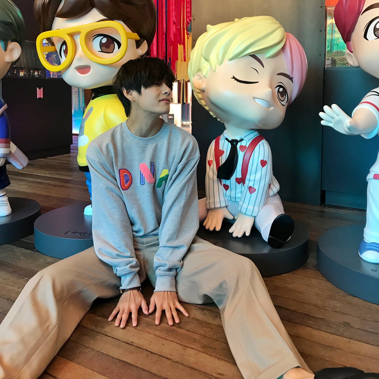 規模と費用は格違い! V(BTS)の誕生日にまた驚きの贈り物をした中国ARMY