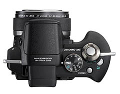 オリンパス、広角27mm対応18倍ズーム搭載機「SP-560UZ」