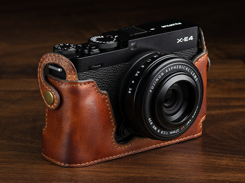 KAZA、FUJIFILM X-E4用のレザーカメラケース。オプションで専用